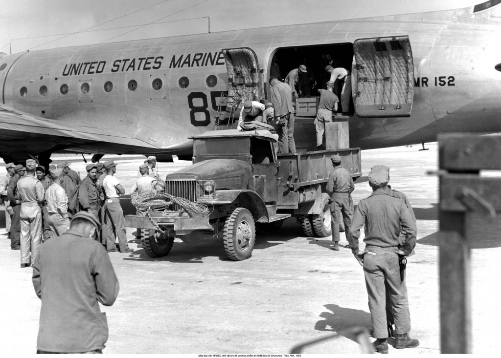 Korean war (20_54_1) C-54 Skymaster.jpg