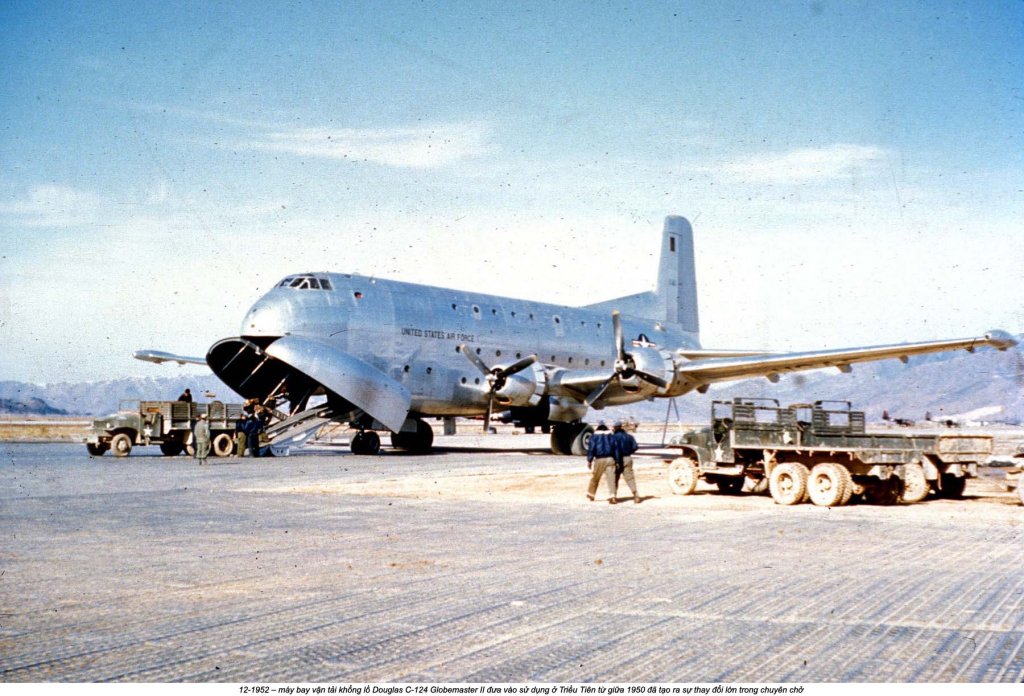 Korean war (20_124_1) C-124  Skymaster II.jpg