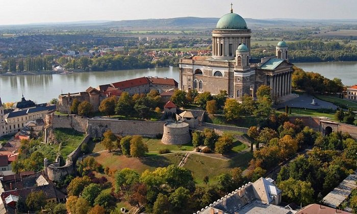 gioi-thieu-thi-tran-Esztergom-Hungary.jpg