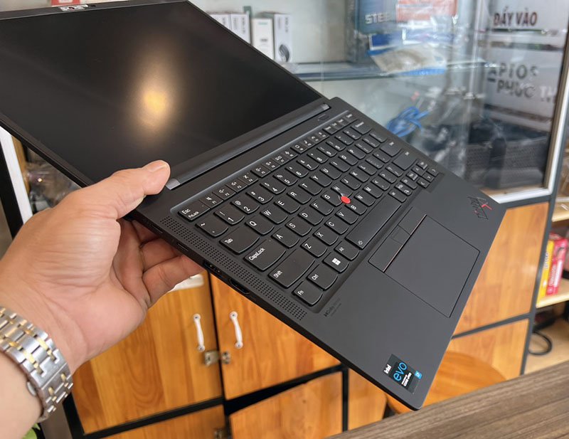 thinkpad x1 gen 9.jpg