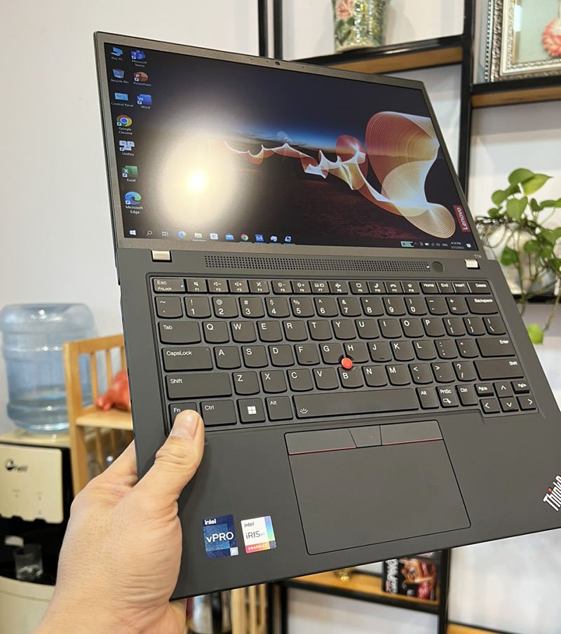 thinkpad t14 gia re.jpg