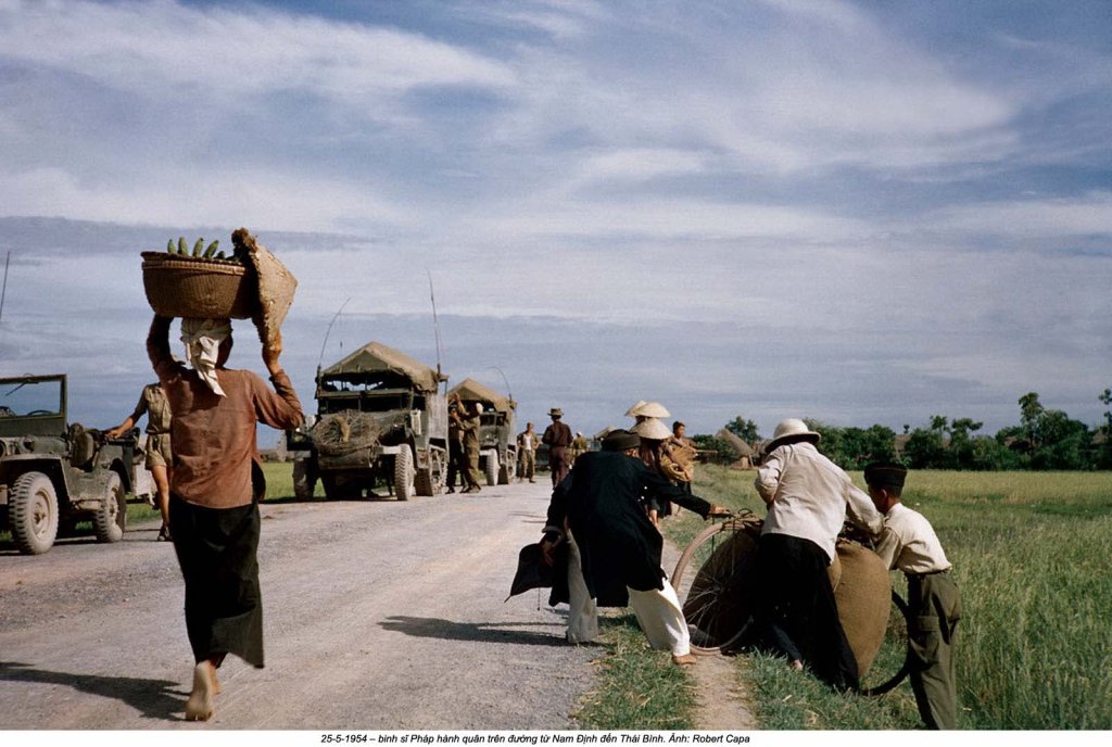 Photographer_Robert Capa (19).jpg