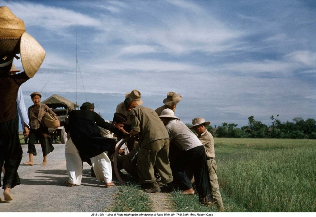 Photographer_Robert Capa (22).jpg