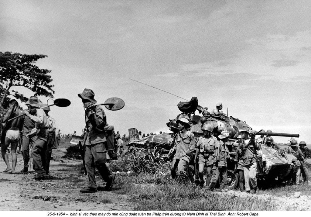 Photographer_Robert Capa (28).jpg