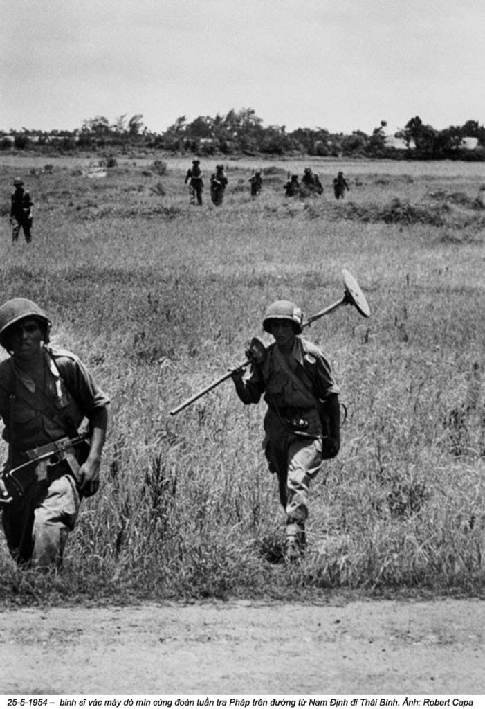 Photographer_Robert Capa (29).jpg