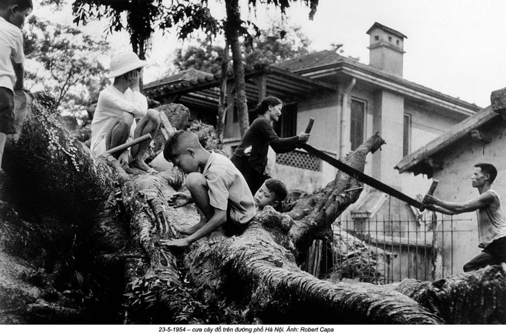 Photographer_Robert Capa (85).jpg