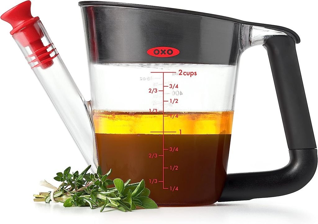 Ca đong lọc dầu mỡ 500ml bằng nhựa OXO 112731001.jpeg