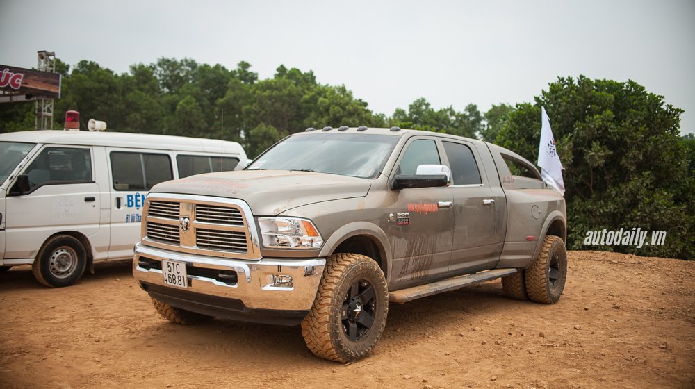 Dodge_Ram_3500 (1).jpg