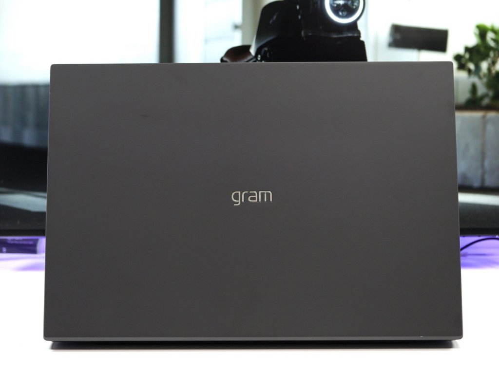 Gram 17Z90Q 5.JPG