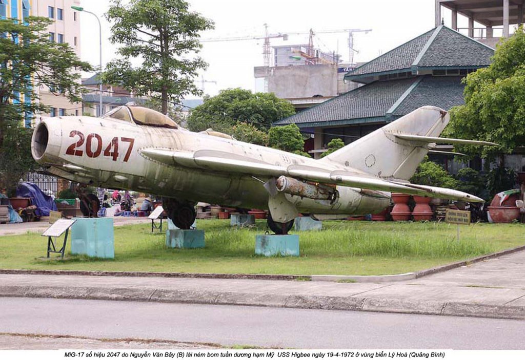 MiG-17 (3).jpg