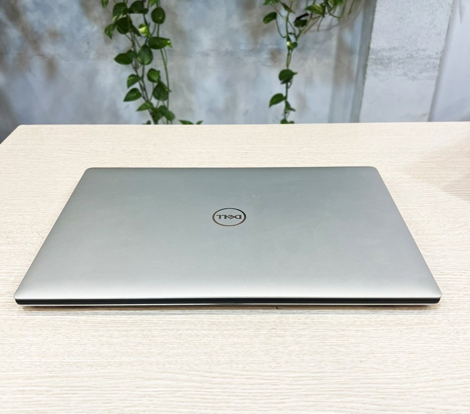 Dell 5540 cu.jpg