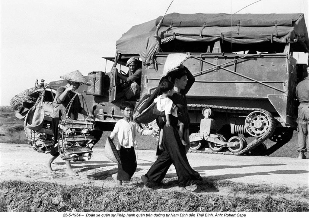 Photographer_Robert Capa (27).jpg