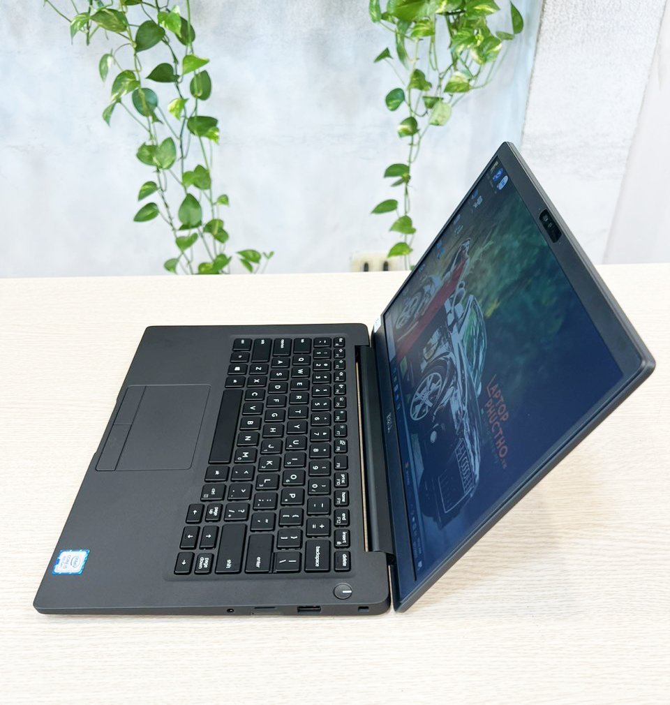 laptop dell 7300.jpg