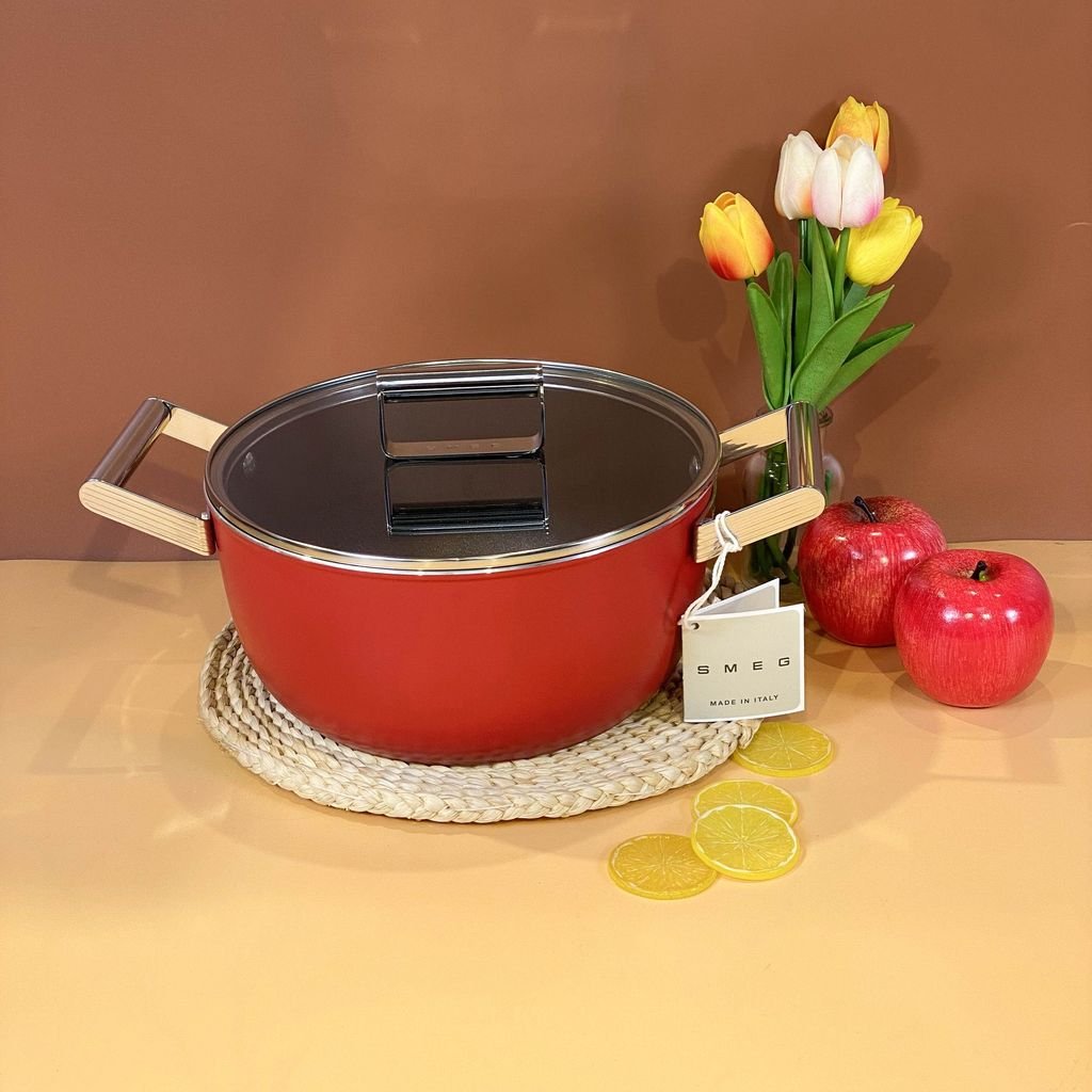 Nồi chống dính phong cách thập niên 50 màu đỏ 24cm SMEG CKFC2411RDM4.jpeg