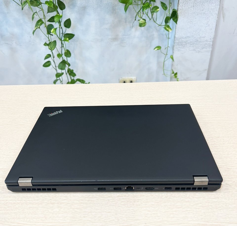 laptop thinkpad p51.jpg