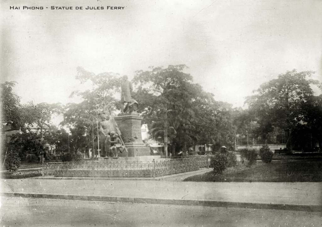 Tượng Jules Ferry (12).jpg