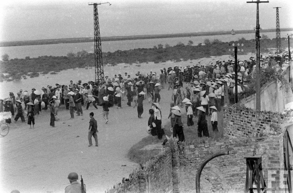 Hải Phòng 1955_3 (4) đàn áp.jpg