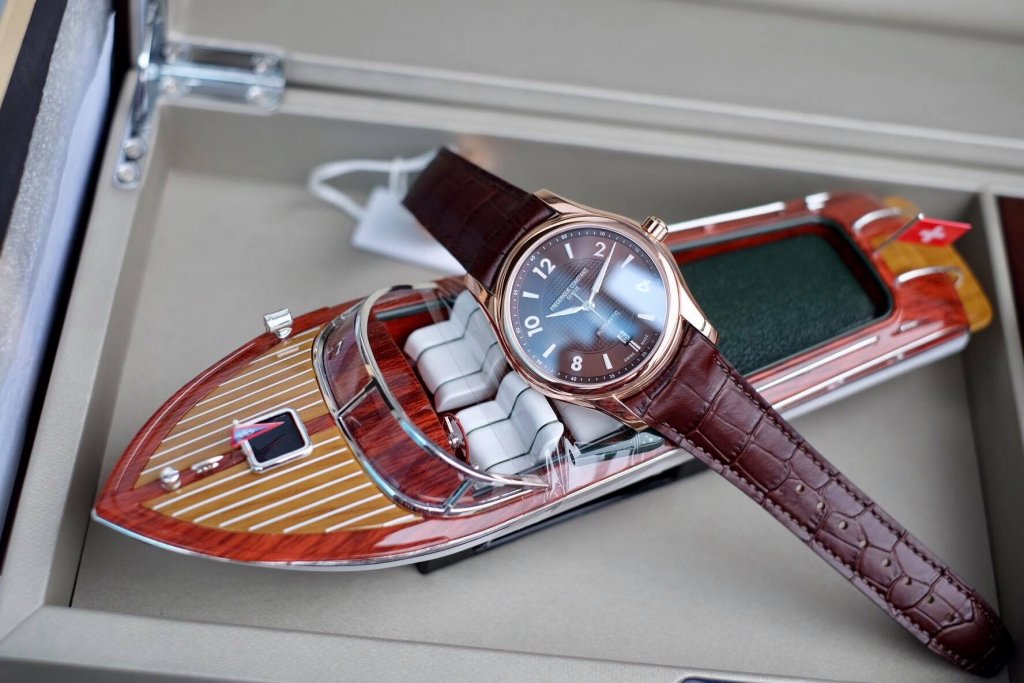 FREDERIQUE-CONSTANT-RUNABOUT-FC-303RMC6B4-6.jpg