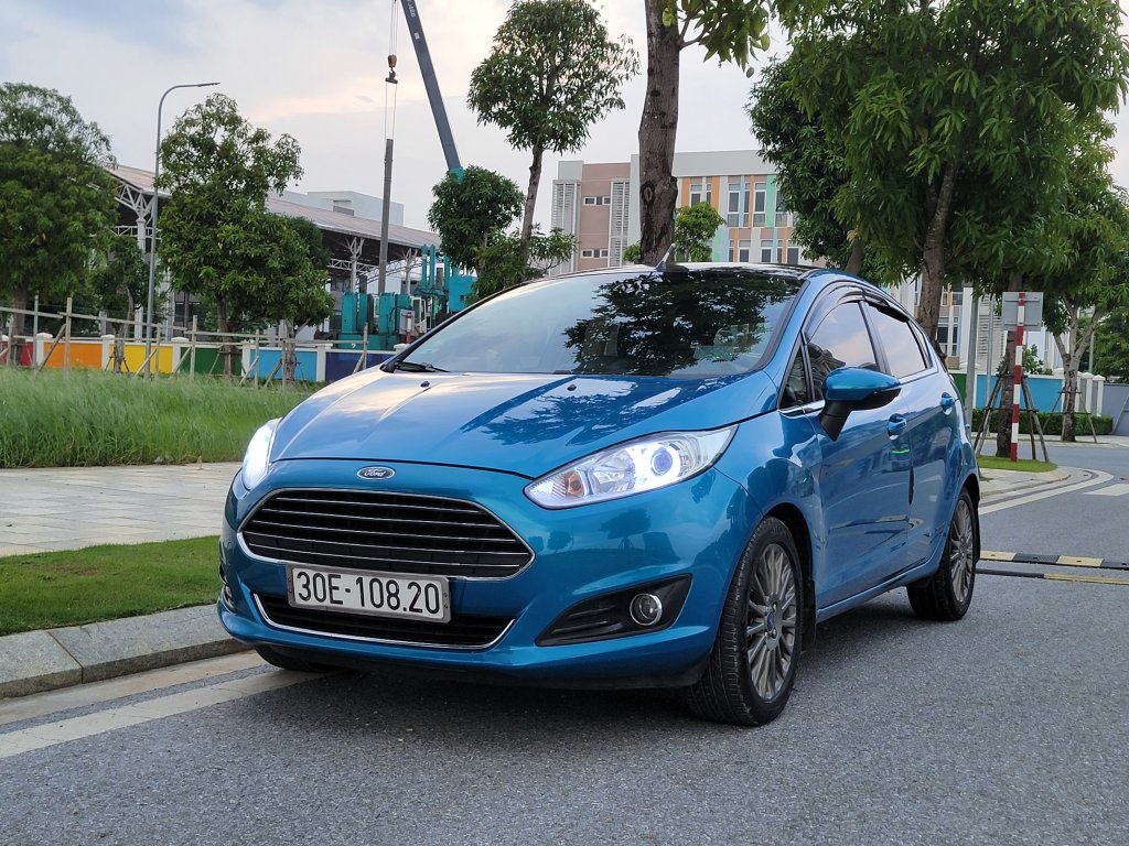 Ford Fiesta 2015 (1).jpg