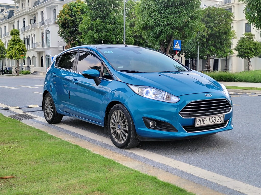 Ford Fiesta 2015 (2).jpg