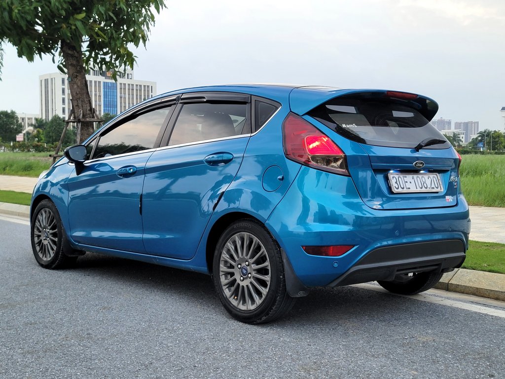 Ford Fiesta 2015 (3).jpg