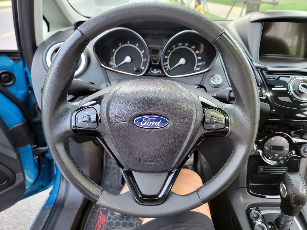 Ford Fiesta 2015 (11).jpg