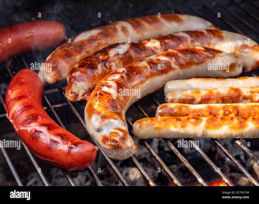 grill-mit-wurst-im-garten.jpg