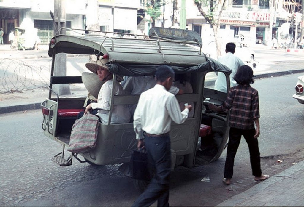 nhung-hinh-anh-thu-vi-ve-giao-thong-o-sai-gon-nam-1969_60e3be42252f3.jpeg