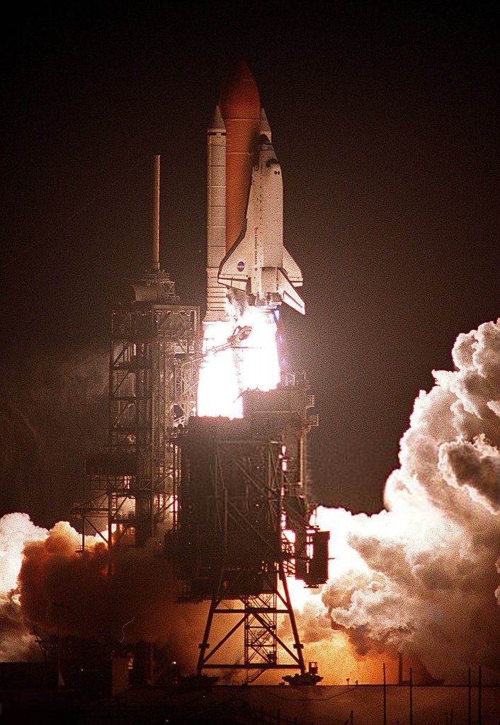 STS-88 Endeavour (5).jpg