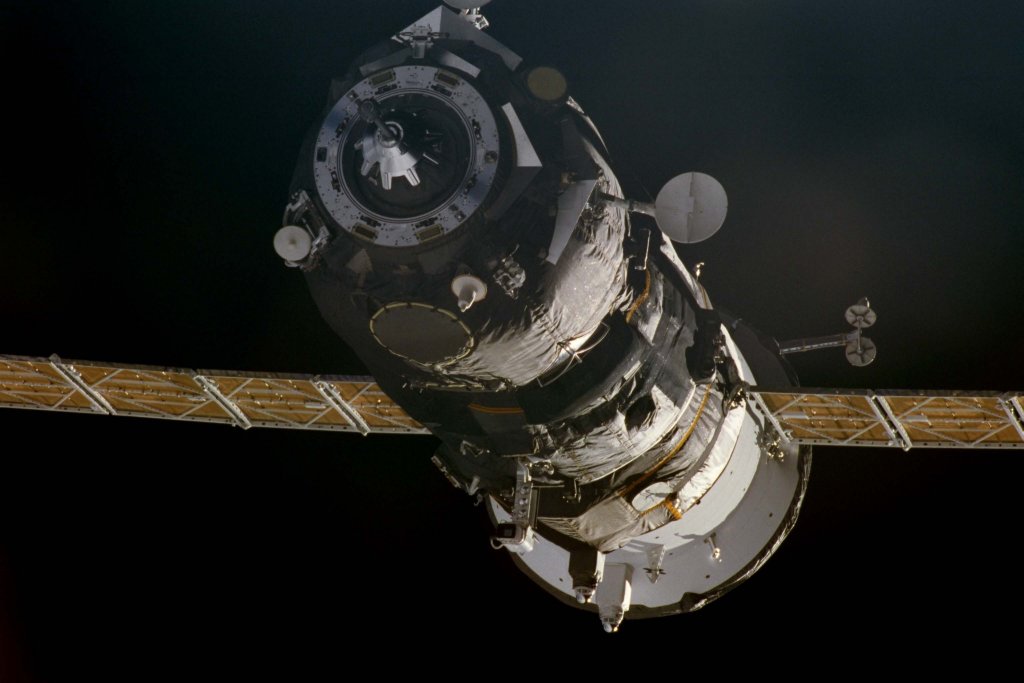 ISS 2000_11_18 (1).jpeg