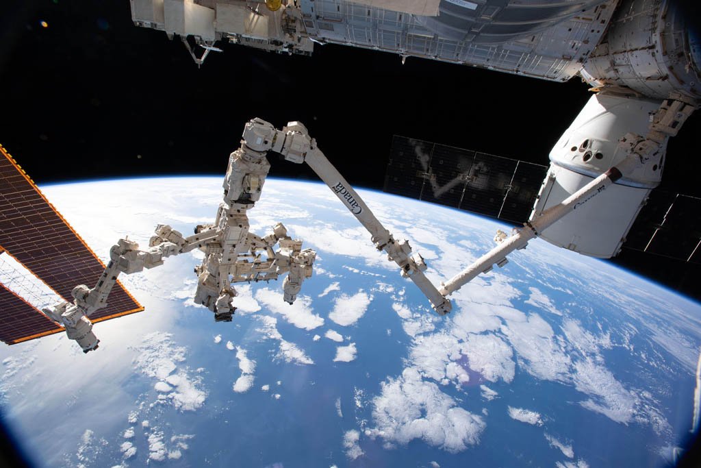 ISS- Canadarm (6)a.jpg