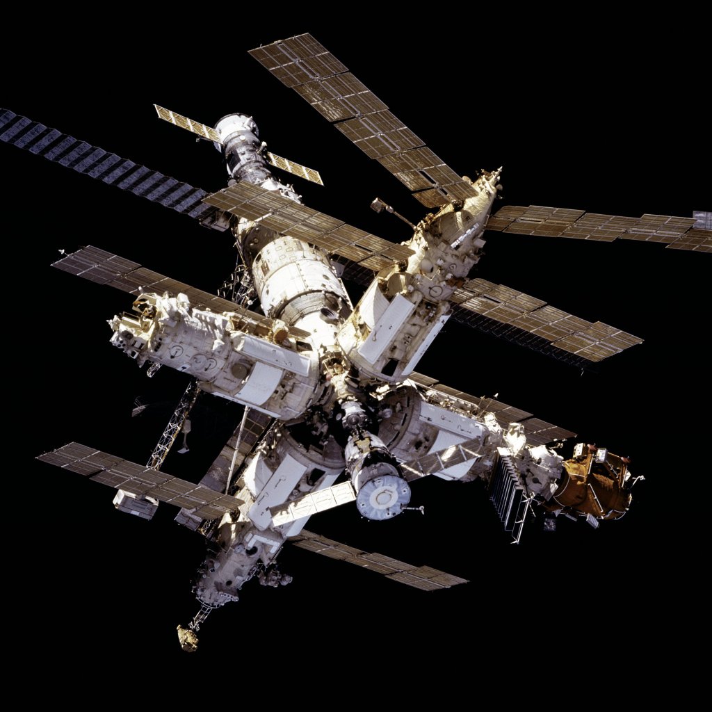 Station Mir 1997_1 (1).jpg