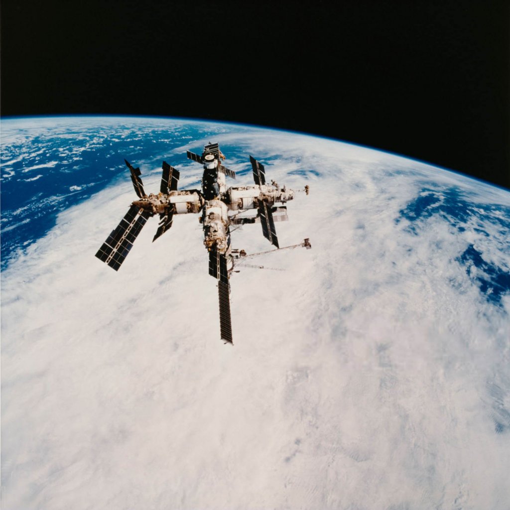 Station Mir 1998_1 (1).jpg