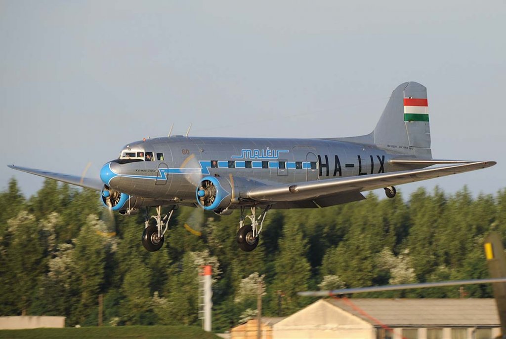 Lisunov Li-2 (DC-3) (21).jpg