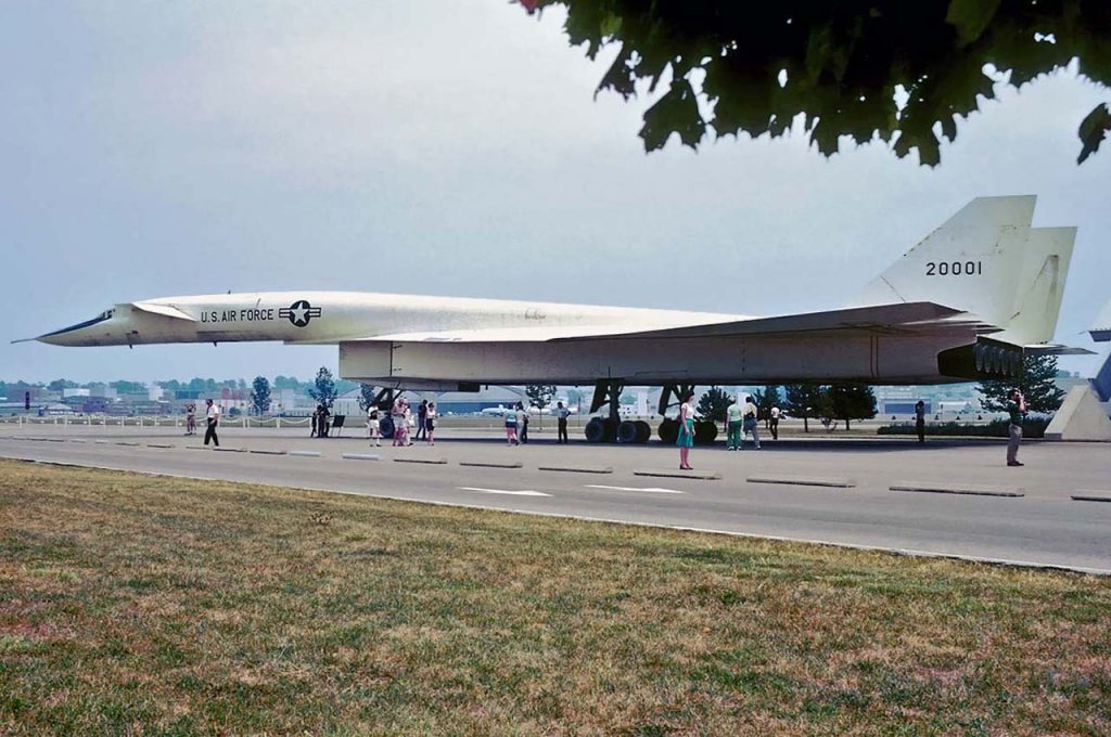 North American XB-70A Valkyrie (2).jpg