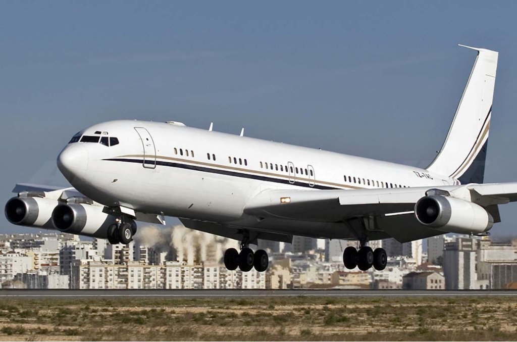 Boeing 707-3L6B (3).jpg