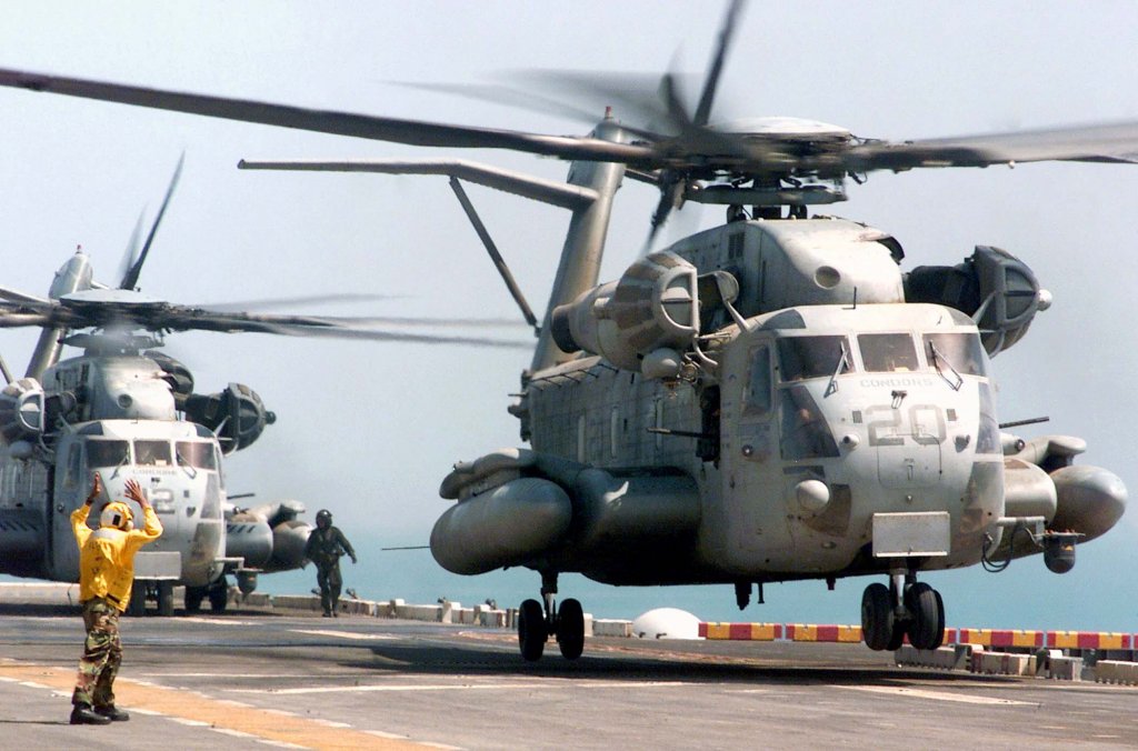 Sikorsky CH-53D Sea Stallion (S-65) (4).jpg