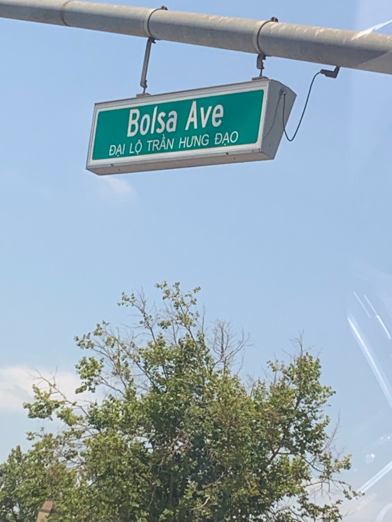 Bolsa_Ave_Street_Sign_(With_Vietnamese).jpeg
