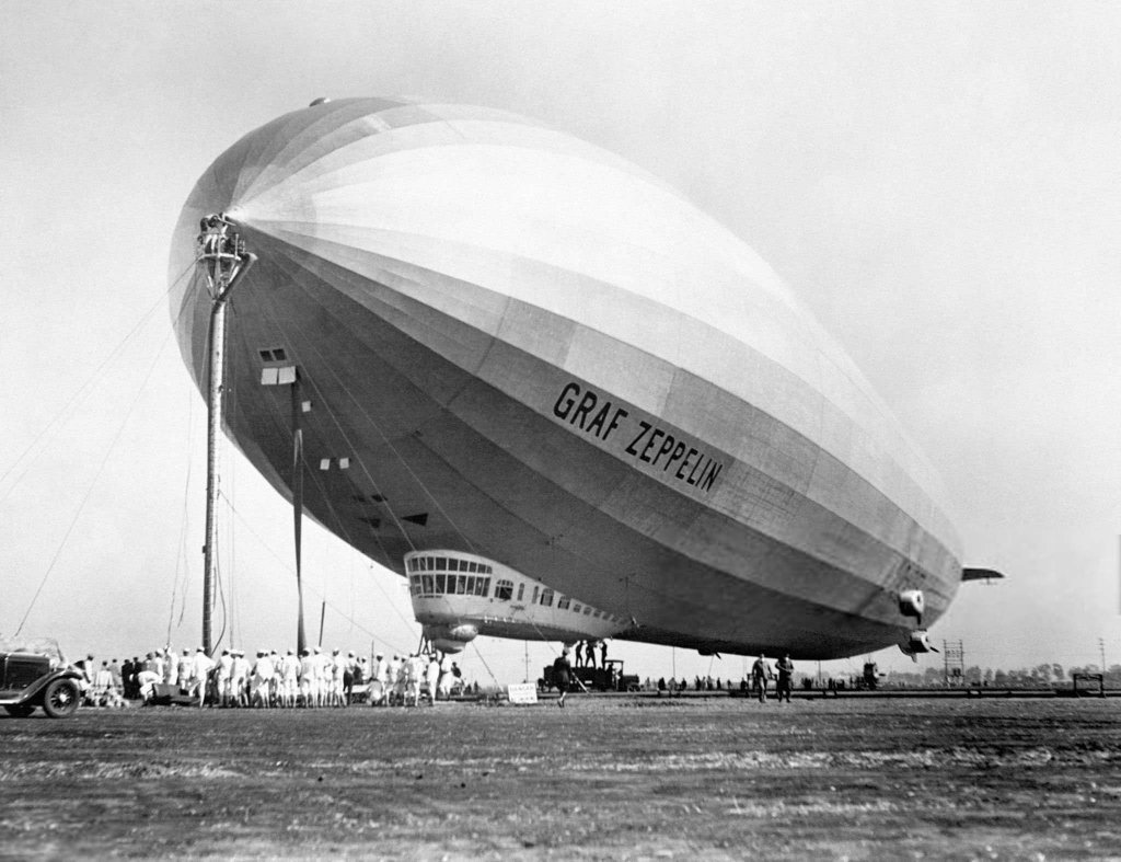 Airship 1928 (6) LZ-127 Graf Zeppelin.jpg