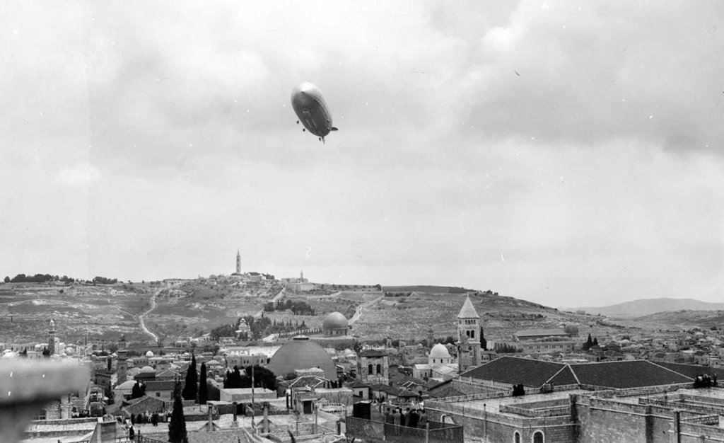 Airship 1928 (12) LZ-127 Graf Zeppelin.jpg