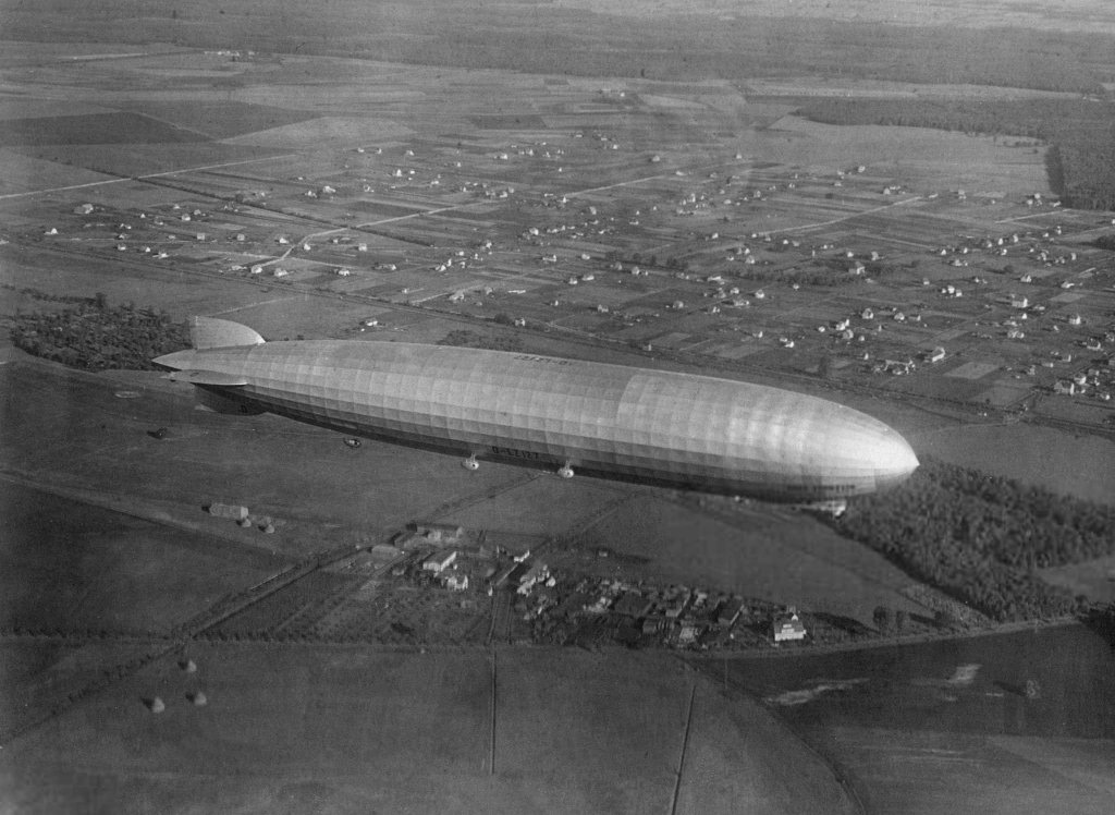 Airship 1928 (16) LZ-127 Graf Zeppelin.jpg