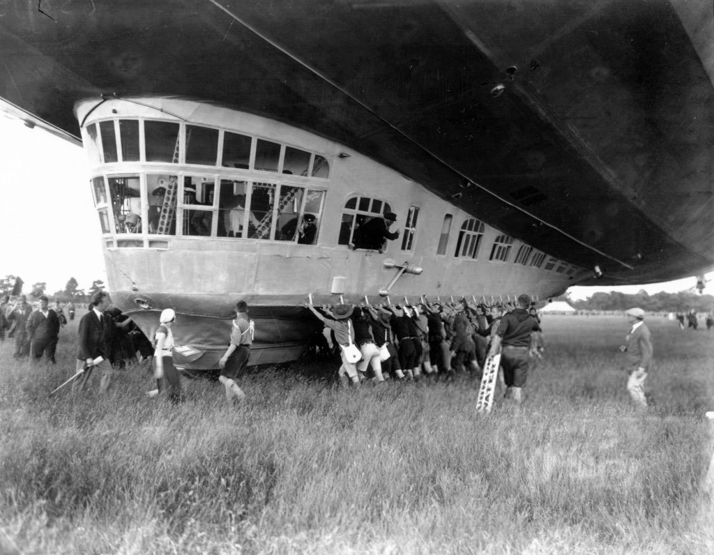 Airship 1928 (18) LZ-127 Graf Zeppelin.jpg