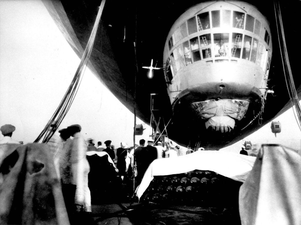 Airship 1928 (20) LZ-127 Graf Zeppelin.jpg