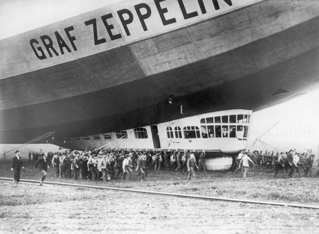 Airship 1928 (21) LZ-127 Graf Zeppelin.jpg