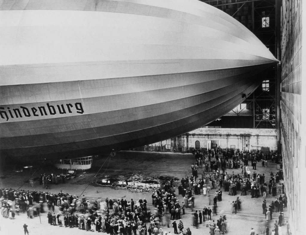 Airship 1928 (23) LZ-127 Graf Zeppelin.jpg