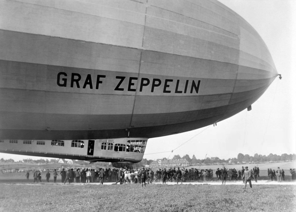 Airship 1928 (24) LZ-127 Graf Zeppelin.jpg