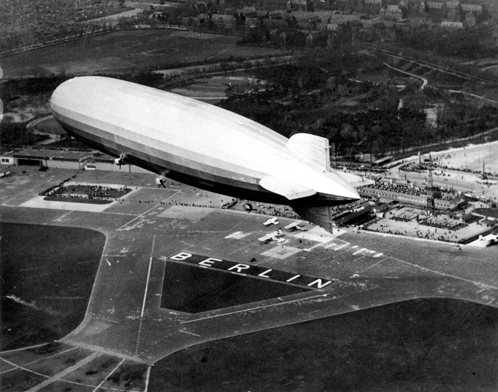 Airship 1928 (24a) LZ-127 Graf Zeppelin.jpg