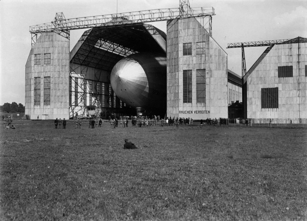 Airship 1928 (25) LZ-127 Graf Zeppelin.jpg