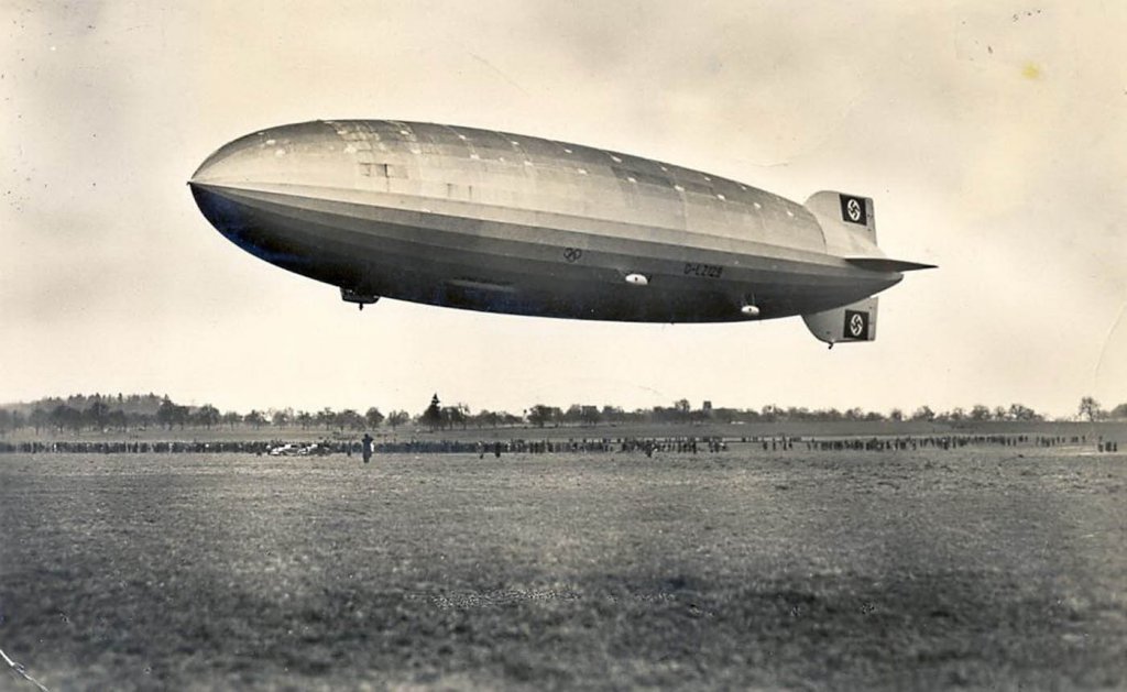 Airship 1937_5_6 (9) LZ-129 Hindenburg.jpg