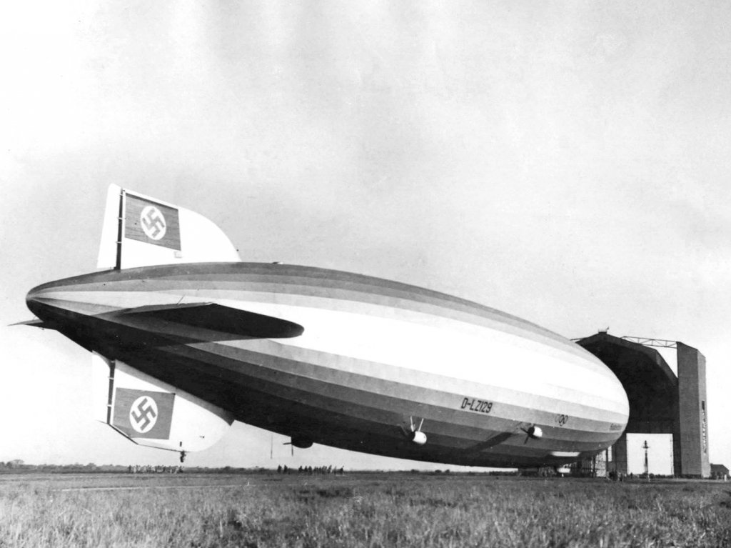 Airship 1937_5_6 (12) LZ-129 Hindenburg.jpg